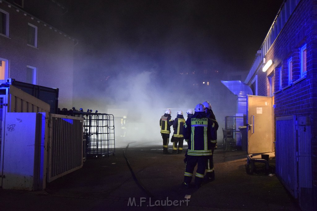 Feuer Papp Presscontainer Koeln Hoehenberg Bochumerstr P047.JPG - Miklos Laubert